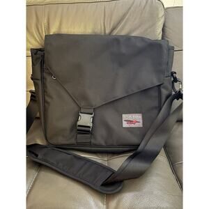 NWOT Tom Bihn Makers Nylon Crossbody/ Shoulder Bag Made in USA Pink Liner